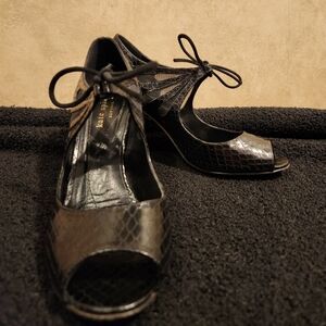 Kate Spade New York size 7 snakeskin vintage style 3 inch heel